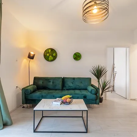 All's Kingdom 로비니